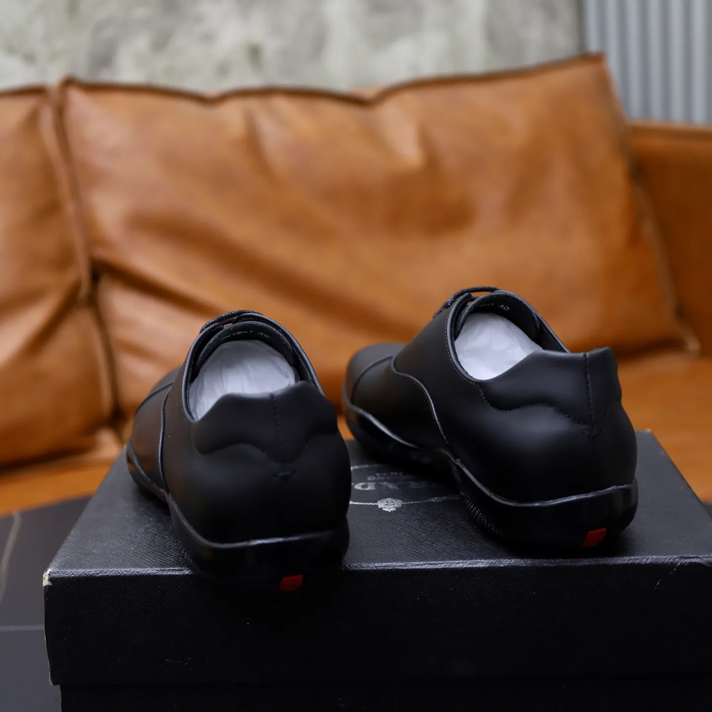 Factory price: 600💰Top original order Brand: PRADA (Prada) Standard code: Men's size 38/44 (45 can be customized) Grade: Same as the official website Material: Original cowhide surface, cowhide lining, original wear-resistant soft outsole Style category: casual sports shoes, young fashion, European and American trends, British style Color: actual picture color